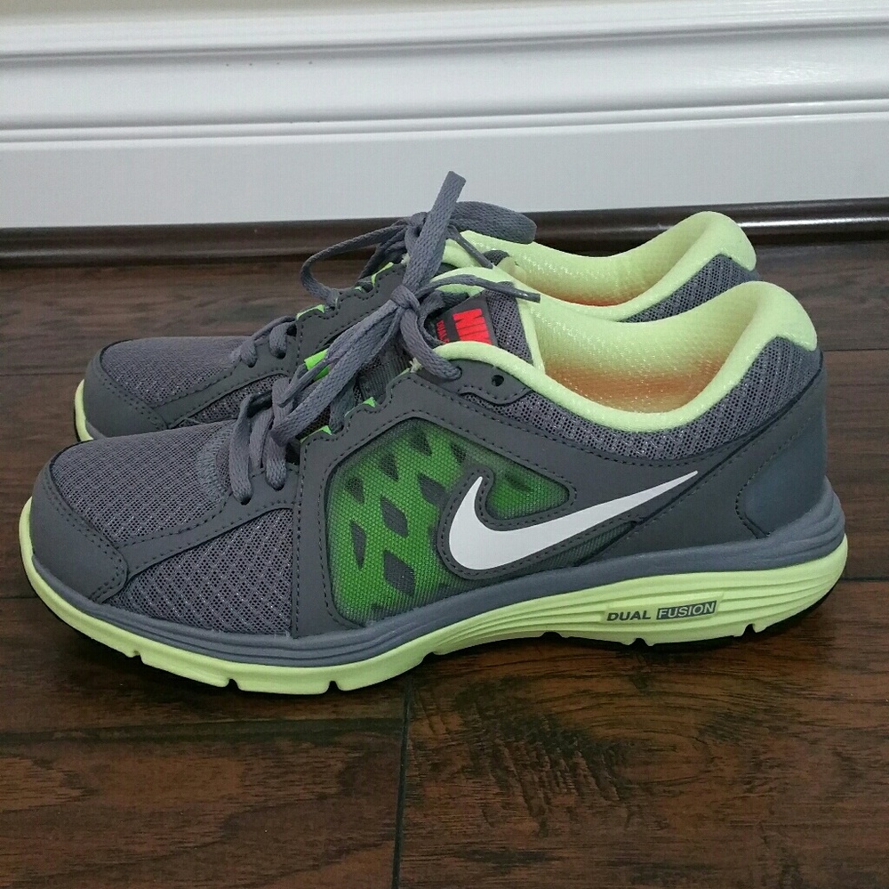 NIKE fitsole tennis shoes